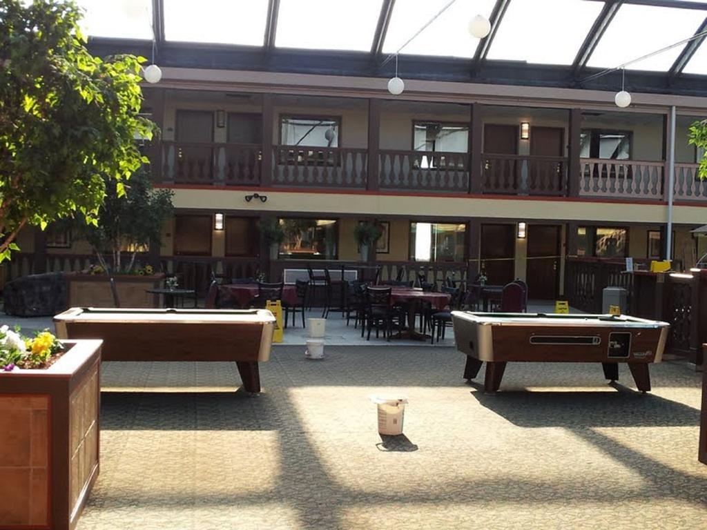 Days Inn Лансинг Екстериор снимка